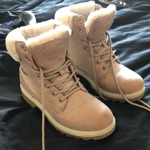 Lugz winter boot size 8